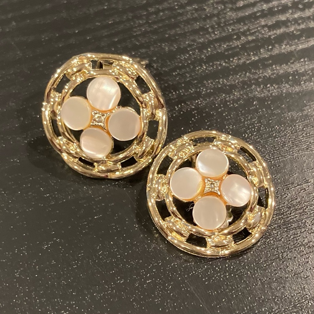 Vintage 70s mother of pearl/rhinestone gold tone clip on earrings. EUC